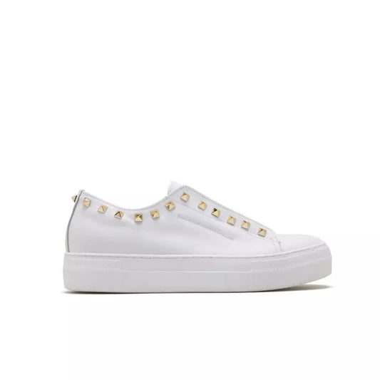 Sneaker in pelle bianca con borchie dorate | Michele Lopriore