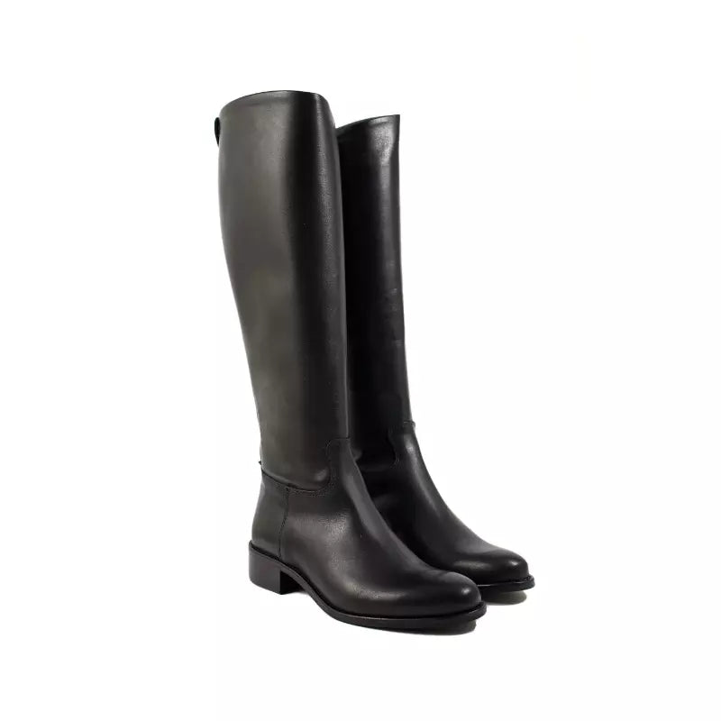 Stivale modello cavallerizza in nappa nera con zip e bottone posteriore | Michele Lopriore