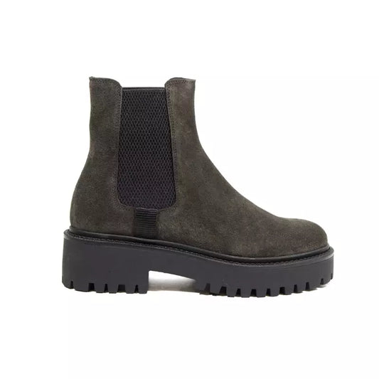 Stivaletto chelsea in camoscio pepe con elastici laterali e suola in gomma | Michele Lopriore