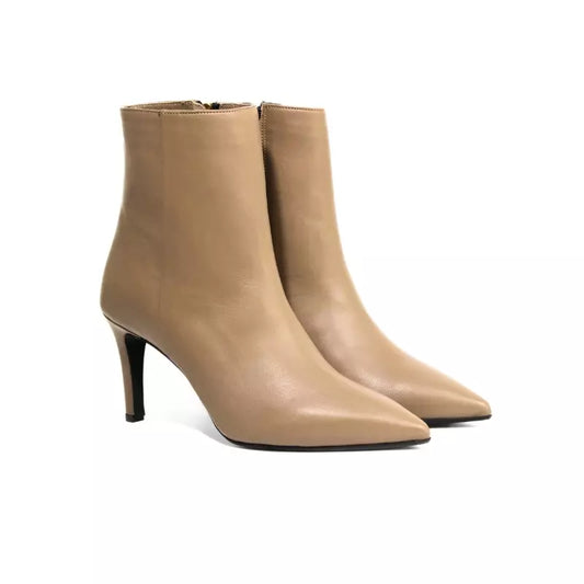 Tronchetto a punta in nappa taupe con tacco a stiletto e zip laterale | Michele Lopriore