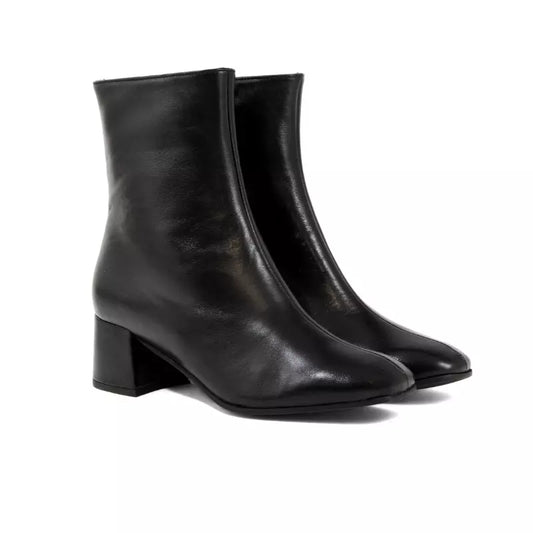 Tronchetto in nappa nera con tacco largo e zip laterale | Michele Lopriore