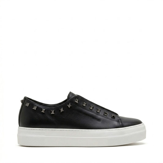 SNEAKER IN PELLE NERA CON BORCHIE E SUOLA PLATFORM