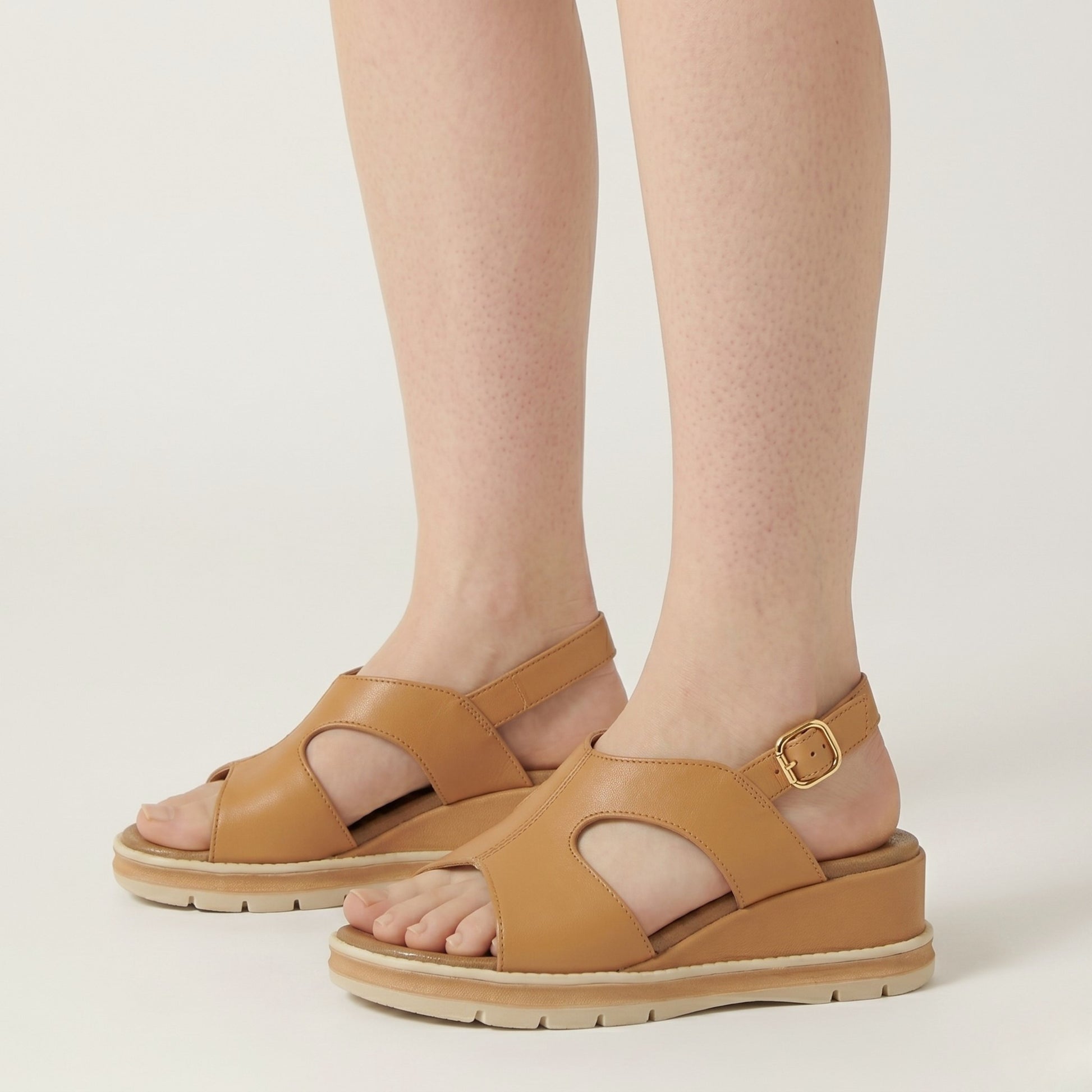 Zeppe platform donna in vera nappa cuoio traforata, suola antiscivolo e tacco stabile Made in Italy